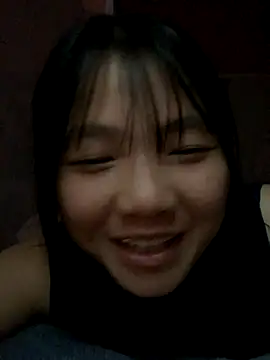 Snapshot of Emlyly-18 chatting on 10-06-25, 10:54 Emlyly-18 online show from 10-06-25, 10:54