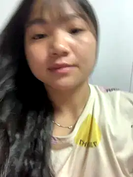Snapshot of Emlyly-18 chatting on 09-21-25, 05:51 Emlyly-18 online show from 09-21-25, 05:51