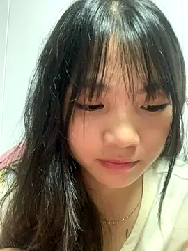 Snapshot of Emlyly-18 chatting on 09-25-25, 03:40 Emlyly-18 online show from 09-25-25, 03:40