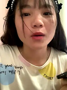 Snapshot of Emlyly-18 chatting on 09-15-25, 12:44 Emlyly-18 online show from 09-15-25, 12:44