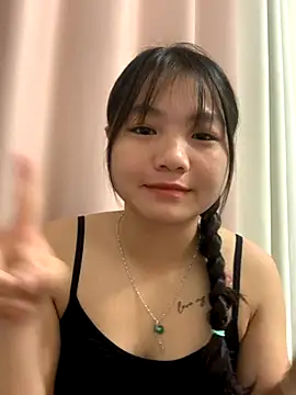 Snapshot of Emlyly-18 chatting on 09-09-25, 02:10 Emlyly-18 online show from 09-09-25, 02:10