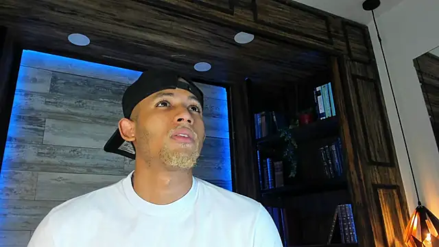 Snapshot of B_Wild chatting on 02-24-26, 03:18 B Wild online show from 02-24-26, 03:18