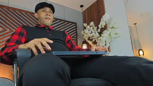 B Wild online show from 05-05-26, 03:42