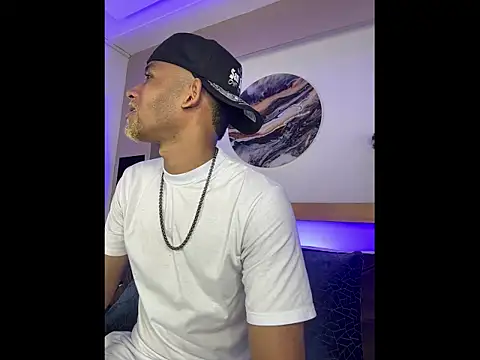 Snapshot of B_Wild chatting on 02-11-26, 04:23 B Wild online show from 02-11-26, 04:23