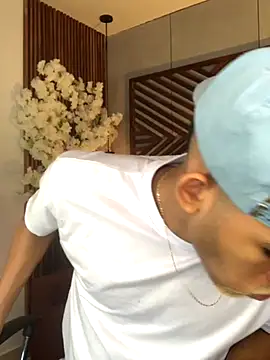 B Wild online show from 10-06-25, 01:07