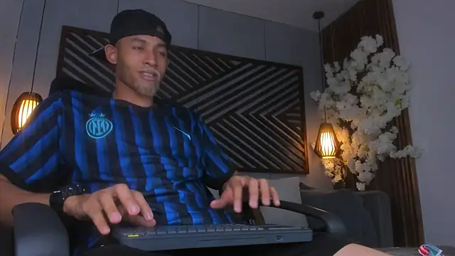 B Wild online show from 10-28-25, 04:02