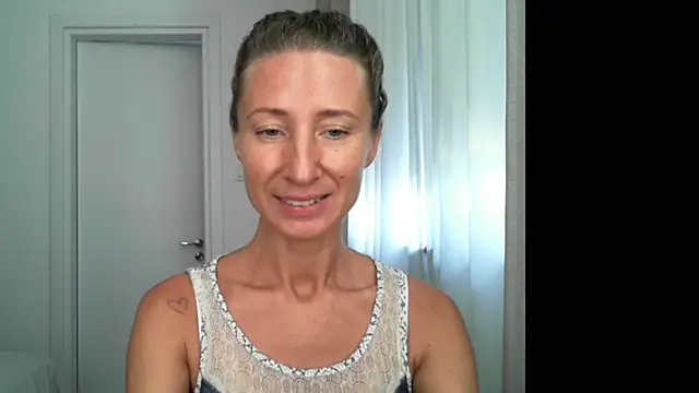 Snapshot of Paevoa chatting on 09-22-25, 09:04 Paevoa online show from 09-22-25, 09:04