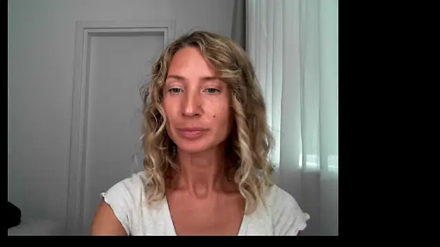 Snapshot of Paevoa chatting on 10-24-25, 12:48 Paevoa online show from 10-24-25, 12:48