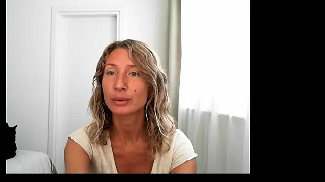 Snapshot of Paevoa chatting on 10-30-25, 08:56 Paevoa online show from 10-30-25, 08:56