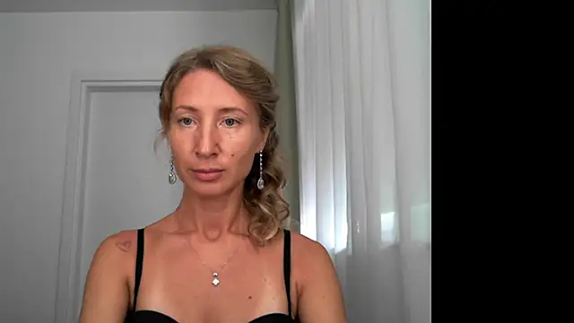 Snapshot of Paevoa chatting on 10-05-25, 08:38 Paevoa online show from 10-05-25, 08:38