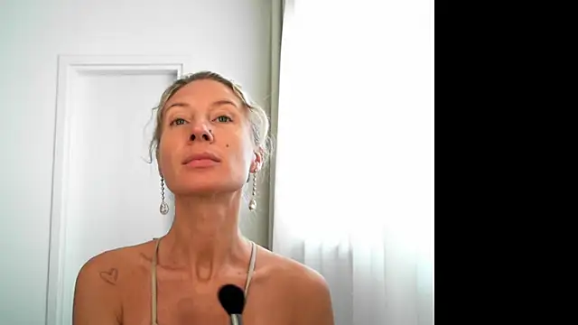 Snapshot of Paevoa chatting on 10-13-25, 07:32 Paevoa online show from 10-13-25, 07:32