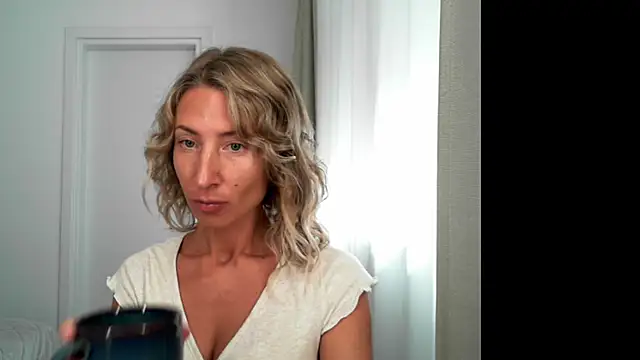 Snapshot of Paevoa chatting on 10-21-25, 09:52 Paevoa online show from 10-21-25, 09:52