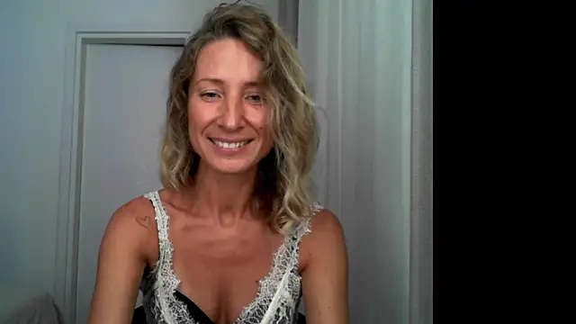 Snapshot of Paevoa chatting on 09-26-25, 08:16 Paevoa online show from 09-26-25, 08:16