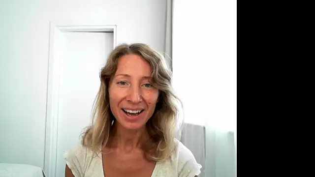 Snapshot of Paevoa chatting on 09-29-25, 08:10 Paevoa online show from 09-29-25, 08:10