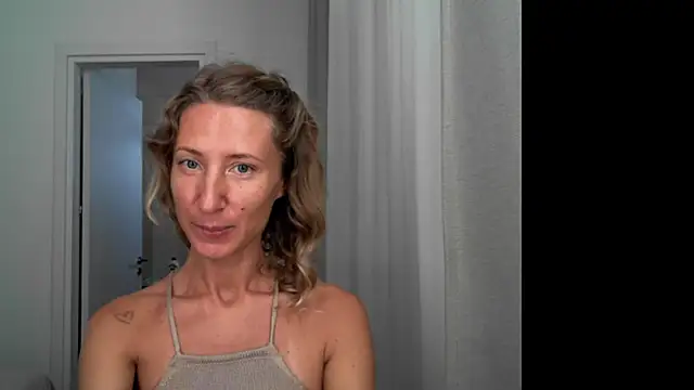 Snapshot of Paevoa chatting on 09-26-25, 08:10 Paevoa online show from 09-26-25, 08:10