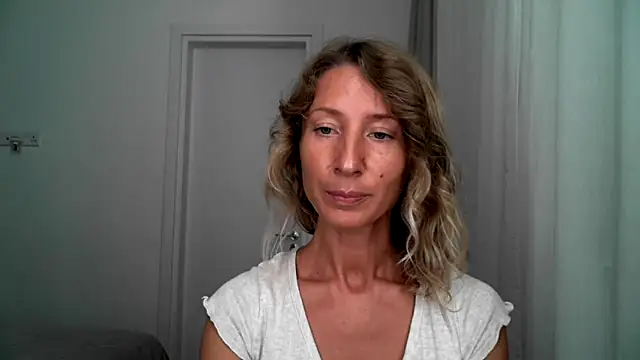 Snapshot of Paevoa chatting on 09-17-25, 08:27 Paevoa online show from 09-17-25, 08:27