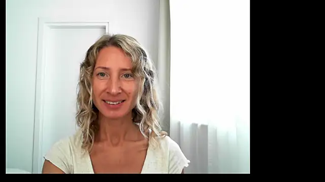 Snapshot of Paevoa chatting on 10-27-25, 08:04 Paevoa online show from 10-27-25, 08:04