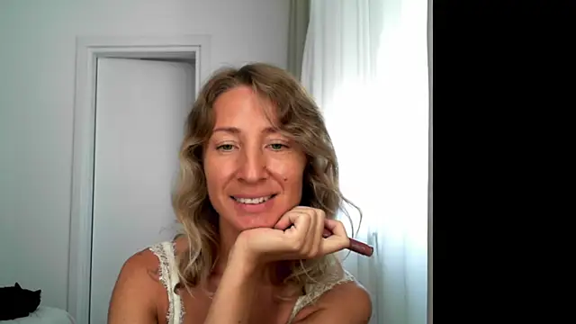 Snapshot of Paevoa chatting on 09-21-25, 09:25 Paevoa online show from 09-21-25, 09:25