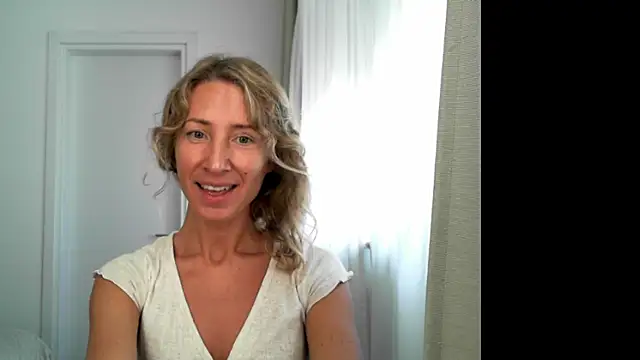 Snapshot of Paevoa chatting on 10-22-25, 08:36 Paevoa online show from 10-22-25, 08:36