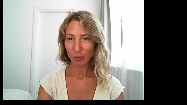 Snapshot of Paevoa chatting on 10-29-25, 08:24 Paevoa online show from 10-29-25, 08:24