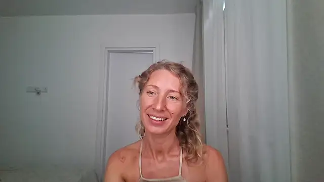 Snapshot of Paevoa chatting on 09-11-25, 11:21 Paevoa online show from 09-11-25, 11:21