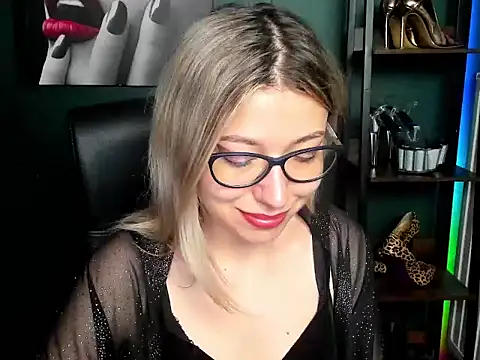 Snapshot of loveHeidi chatting on 07-14-26, 04:39 loveHeidi online show from 07-14-26, 04:39