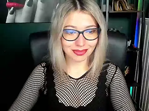 Snapshot of loveHeidi chatting on 07-13-26, 04:34 loveHeidi online show from 07-13-26, 04:34