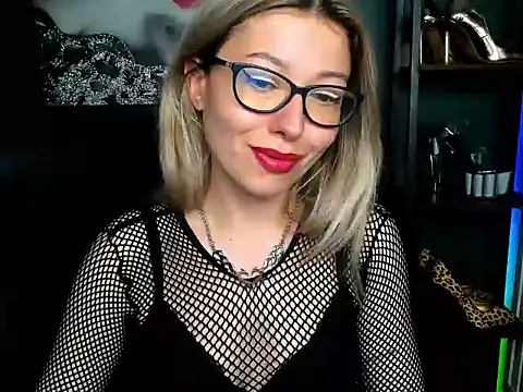 Snapshot of loveHeidi chatting on 07-20-26, 08:00 loveHeidi online show from 07-20-26, 08:00
