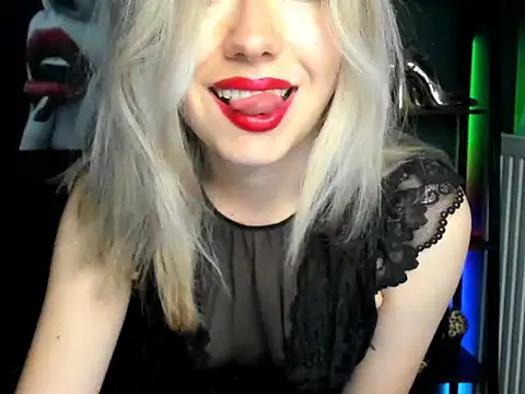 Snapshot of loveHeidi chatting on 07-09-26, 04:35 loveHeidi online show from 07-09-26, 04:35