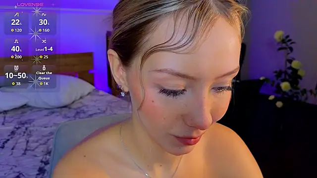 LumMina online show from 04-14-26, 02:27