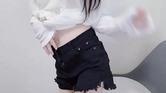 Snapshot of Queen_ww chatting on 10-30-25, 05:39 Queen ww online show from 10-30-25, 05:39