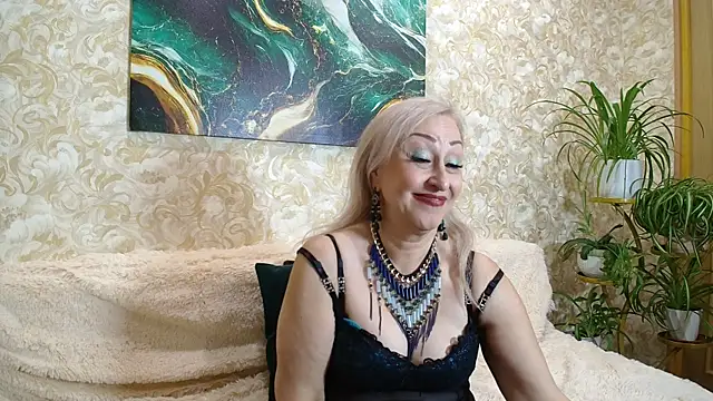 Snapshot of _Sara__Smith_ chatting on 10-11-25, 04:13  Sara  Smith  online show from 10-11-25, 04:13