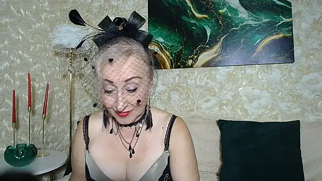 Snapshot of _Sara__Smith_ chatting on 09-13-25, 10:37  Sara  Smith  online show from 09-13-25, 10:37