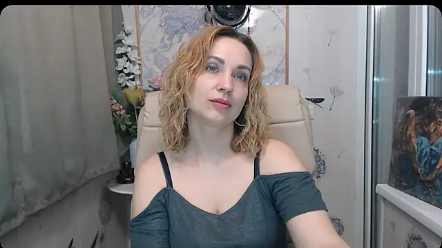 Snapshot of KatrinAlluring chatting on 02-16-26, 04:44 KatrinAlluring online show from 02-16-26, 04:44