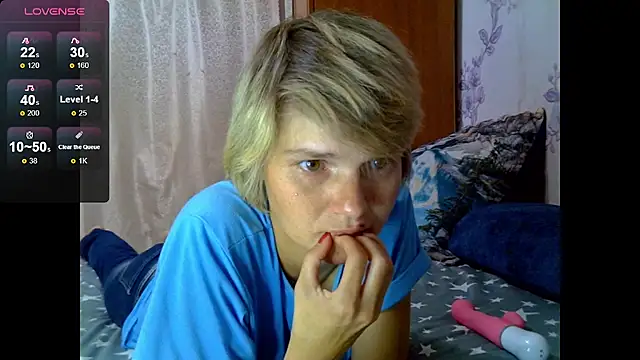 Snapshot of SaraSnow_ chatting on 09-15-25, 05:57 SaraSnow  online show from 09-15-25, 05:57