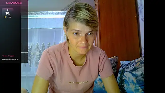 Snapshot of SaraSnow_ chatting on 09-25-25, 06:03 SaraSnow  online show from 09-25-25, 06:03