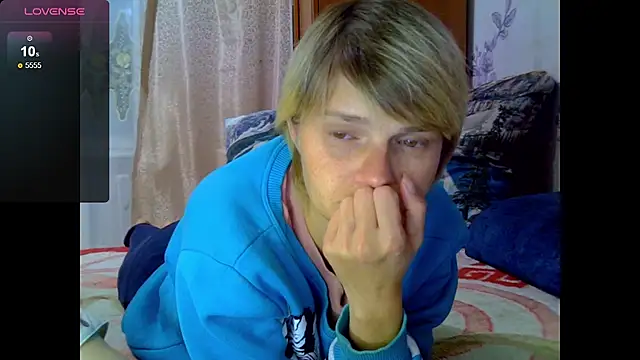 Snapshot of SaraSnow_ chatting on 10-11-25, 06:20 SaraSnow  online show from 10-11-25, 06:20