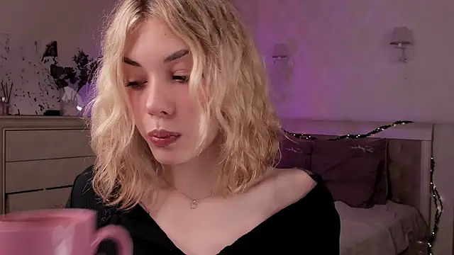 Leila Vanilla online show from 02-07-26, 05:15