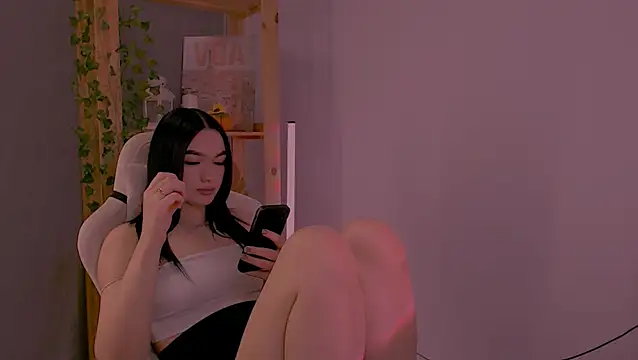 Snapshot of MonicaTess chatting on 10-17-25, 04:16 MonicaTess online show from 10-17-25, 04:16