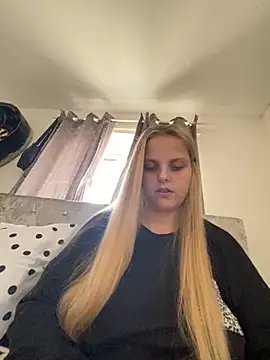 Snapshot of Dolliejayxx chatting on 10-22-25, 09:53 Dolliejayxx online show from 10-22-25, 09:53