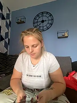 Snapshot of Dolliejayxx chatting on 10-23-25, 11:20 Dolliejayxx online show from 10-23-25, 11:20