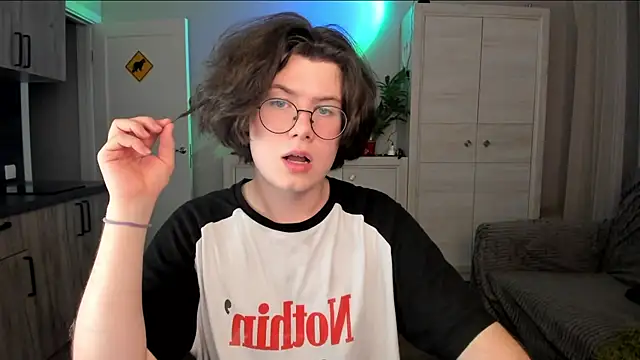 Derek Shameless online show from 06-18-26, 07:41