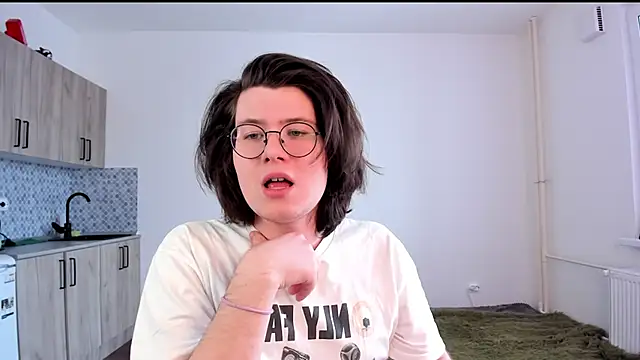 Snapshot of Derek_Shameless chatting on 02-17-26, 12:46 Derek Shameless online show from 02-17-26, 12:46