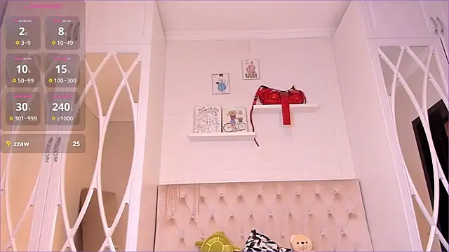 Snapshot of nooniemoon chatting on 10-25-25, 03:17 nooniemoon online show from 10-25-25, 03:17