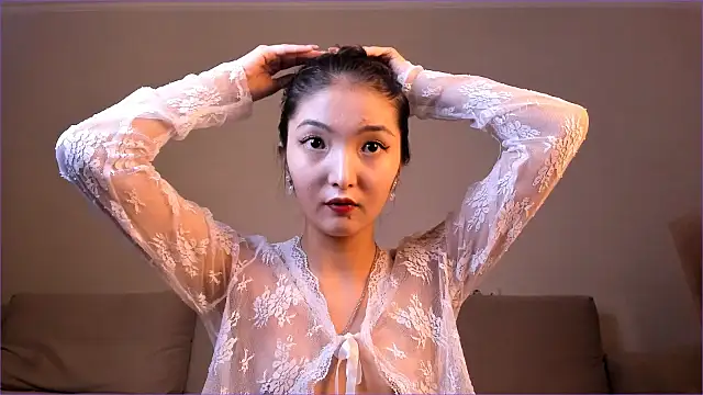 Snapshot of nooniemoon chatting on 10-01-25, 02:27 nooniemoon online show from 10-01-25, 02:27