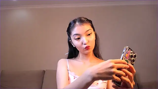 Snapshot of nooniemoon chatting on 09-19-25, 01:09 nooniemoon online show from 09-19-25, 01:09