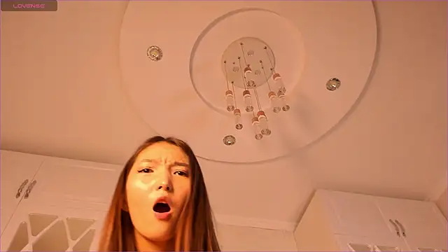 Snapshot of nooniemoon chatting on 12-16-25, 01:26 nooniemoon online show from 12-16-25, 01:26