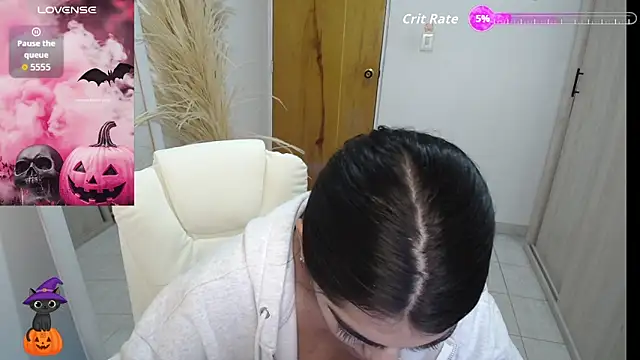 Snapshot of amarasilk_ chatting on 10-15-25, 10:12 amarasilk online show from 10-15-25, 10:12