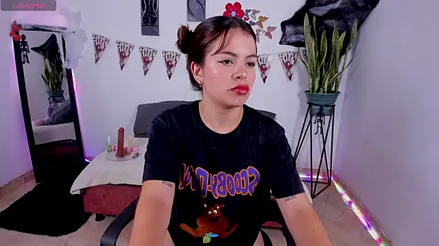 Snapshot of naughtypixie chatting on 10-04-25, 05:20 naughtypixie online show from 10-04-25, 05:20