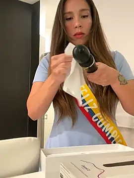 Snapshot of emmablog chatting on 09-18-25, 02:36 emmablog online show from 09-18-25, 02:36